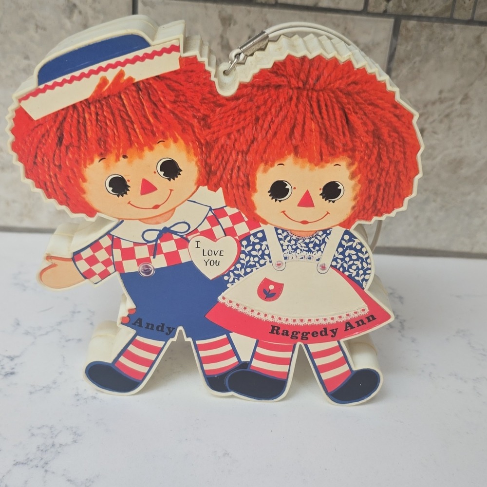 WORKS!! Vintage Raggedy Ann & Andy Portable AM Radio 1973 Merrill Co.